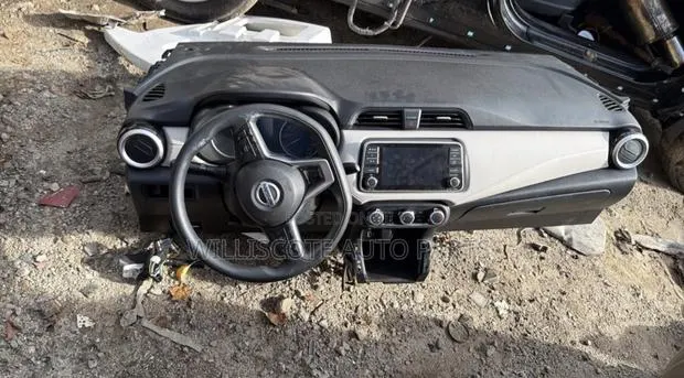 Nissan Versa 20-22 Dashboard Complete · Photo 1