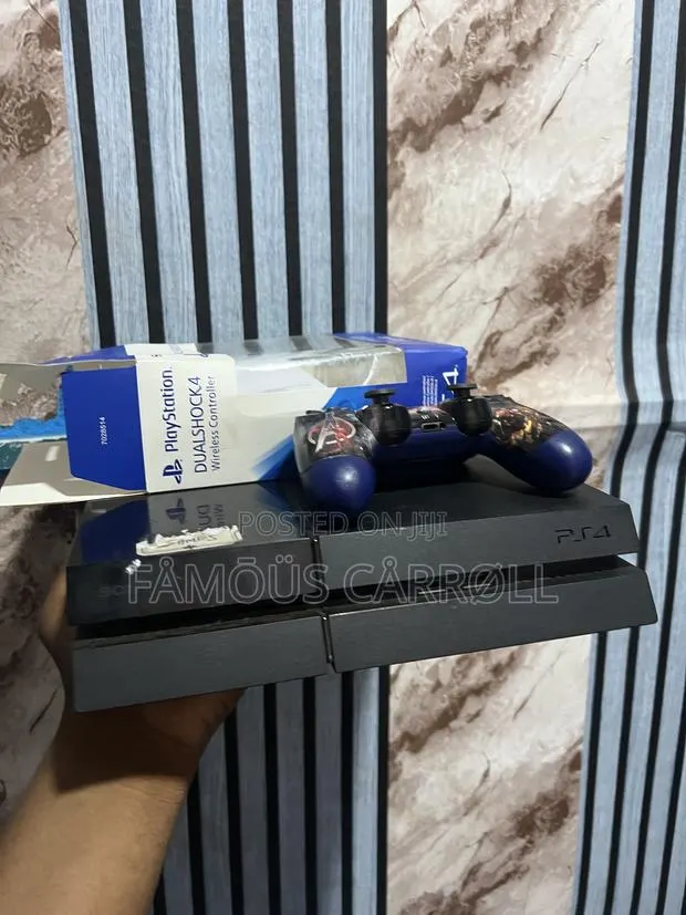 PlayStation 4 · Photo 1