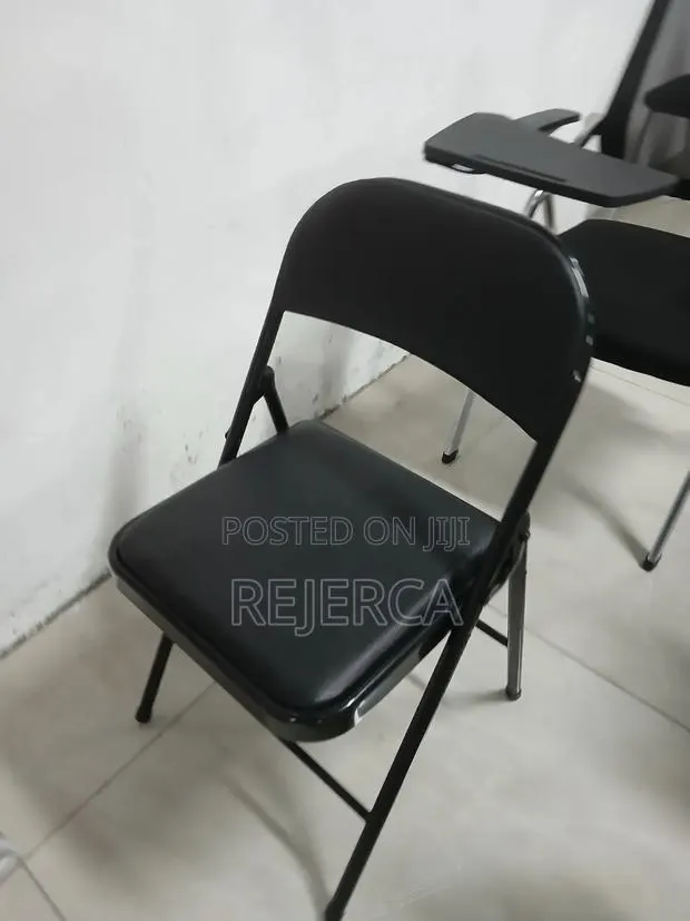 Foldable Chair · Photo 1