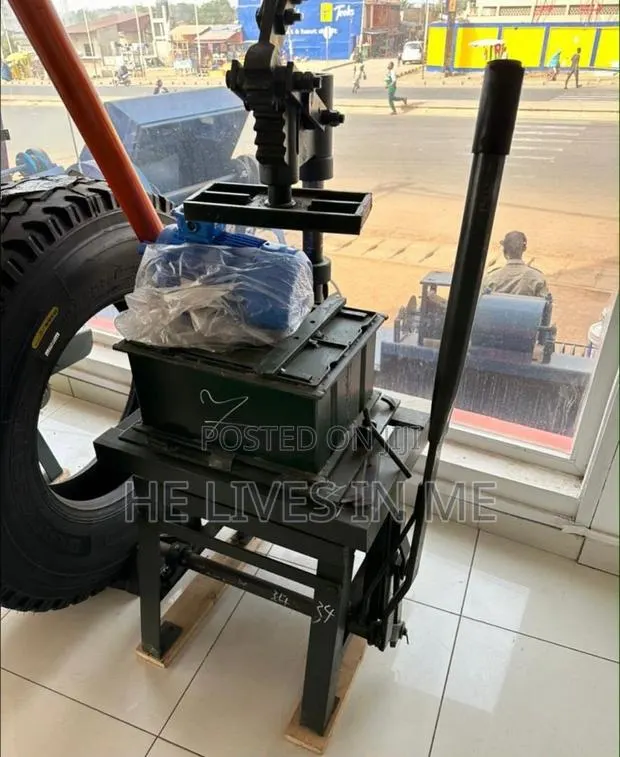 This Is a Block Molding Machine With 3HP Vibrator Motor · Photo 1