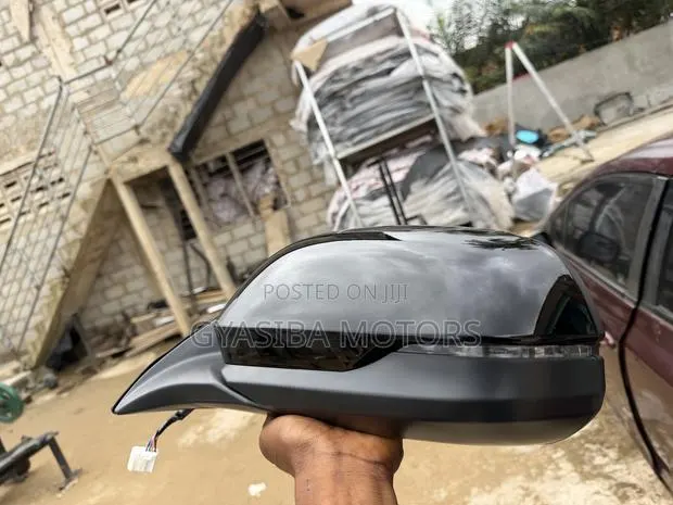 Honda HR-V 2015 - 2021 Driving Mirror With Light · Photo 1