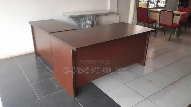 1.6M L-Shape Desk · Photo 1