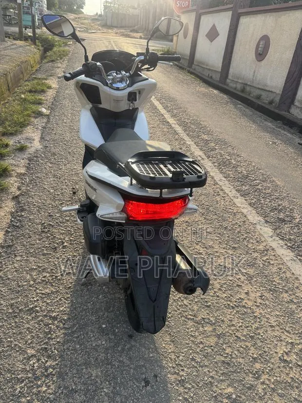 Honda 2021 White · Photo 2