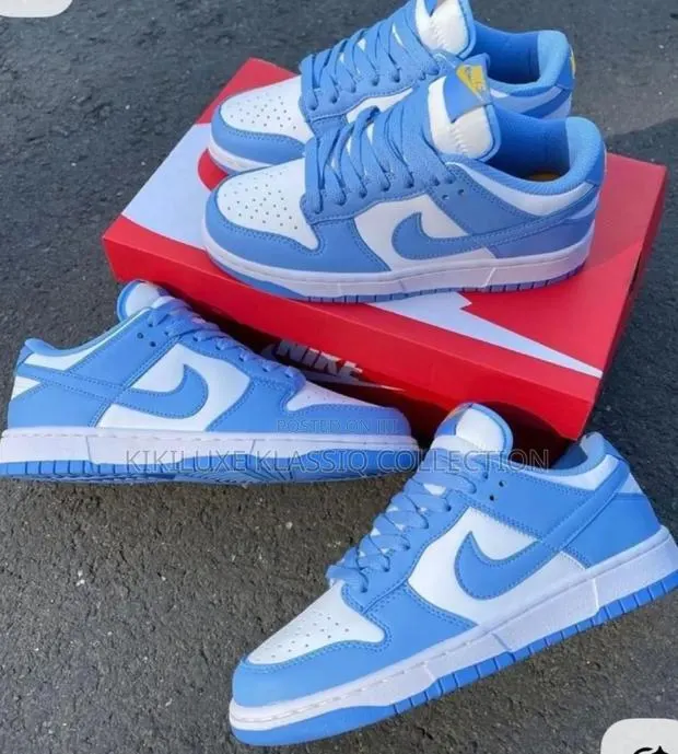 Nike Low Dunk Sneakers · Photo 1