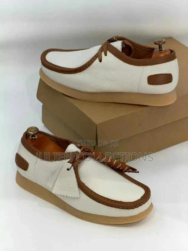 Original Clarks Leather White Purple and Brown · Photo 1