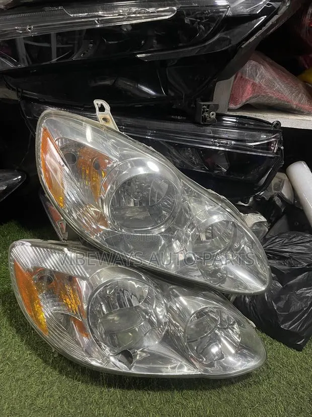Toyota Corolla 2003-2008 Headlights Original Home Used · Photo 1