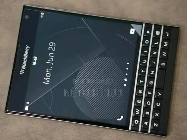 New BlackBerry Passport 32 GB Black · Photo 1