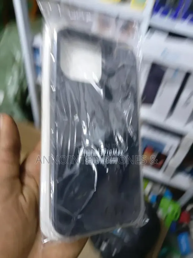 iPhone 13 Pro Max Pouch · Photo 1
