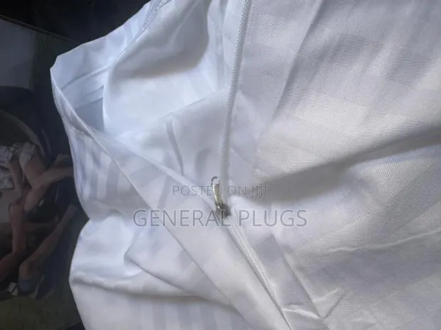 Top Notch Cotton Hotel Grade Duvet Cover Only · Photo 1