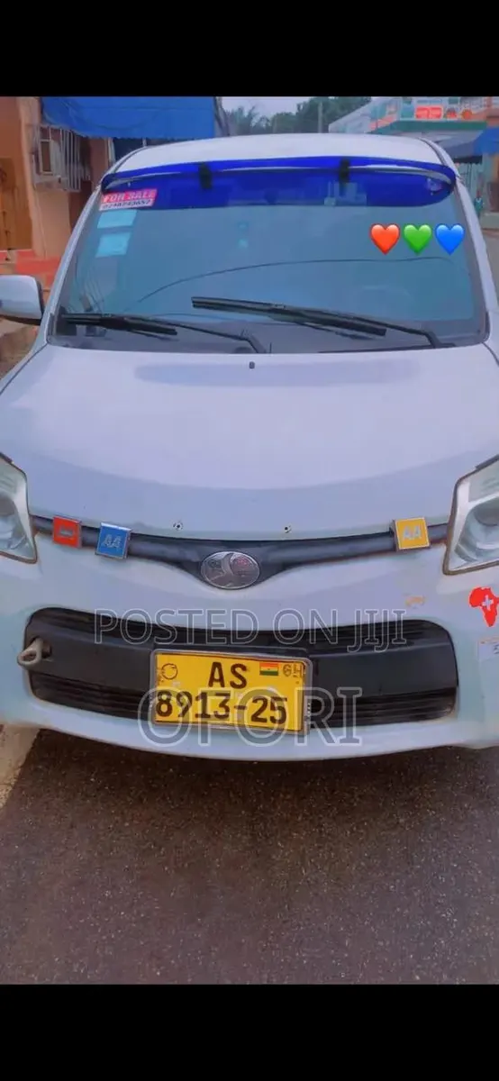 Toyota Sienta 1.5 FWD 2014 White · Photo 1