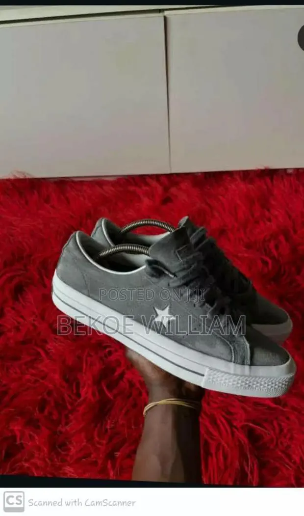 Converse in Good Condition · Photo 1