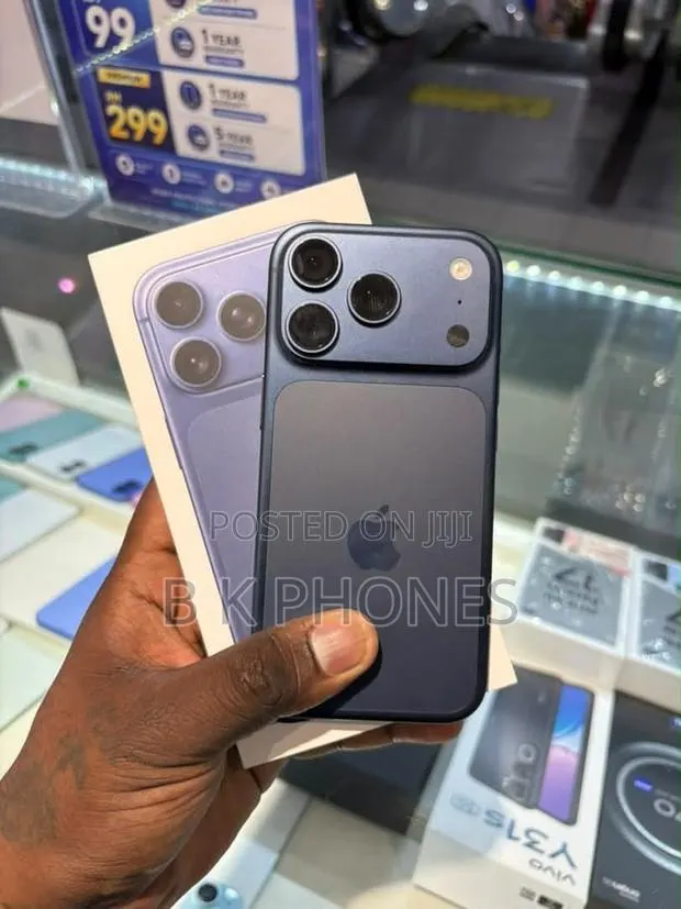 Apple iPhone 17 Pro Max 256 GB Blue · Photo 1
