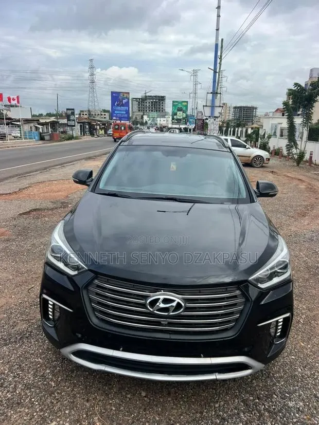Hyundai Santa Fe 2018 Black · Photo 1