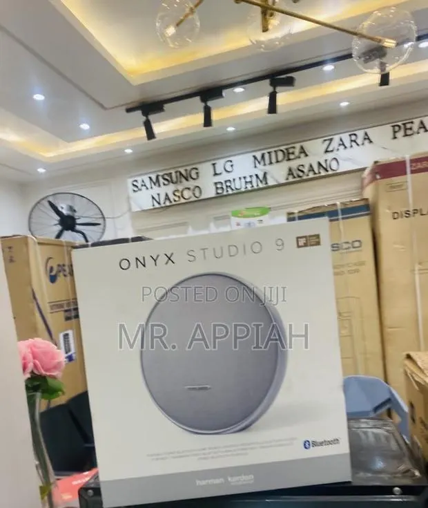 Get Classic Harman Kardon Onyx Studio 9 Speaker · Photo 1