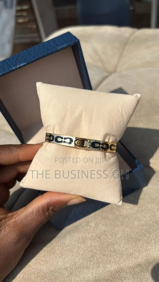 Gold Bangles for Women · Photo 1