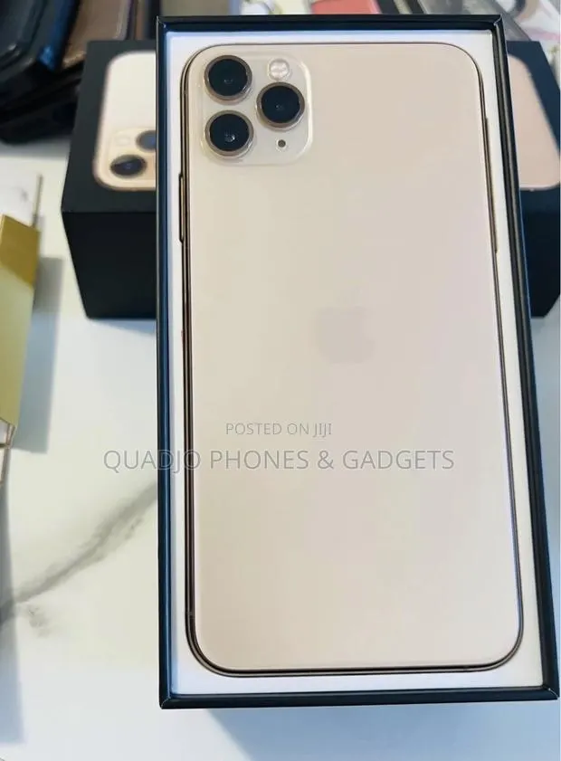 New Apple iPhone 11 Pro Max 256 GB Gold · Photo 1