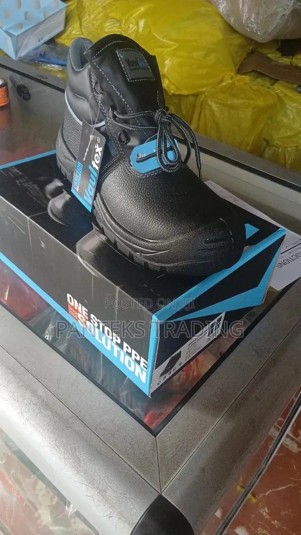 Vaultex Safety Boots · Photo 1