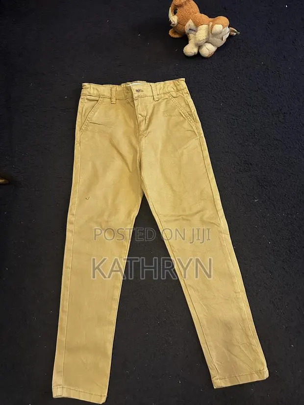 Khaki Jeans · Photo 1