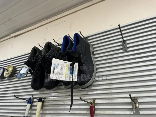 Safety Boots Different Sizes Available · Photo 1