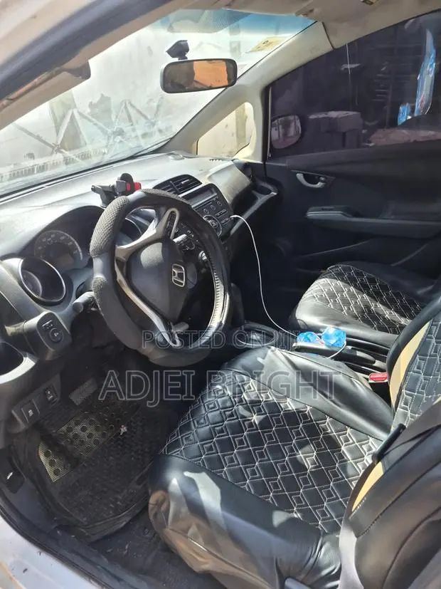 Honda Fit 2012 White · Photo 1