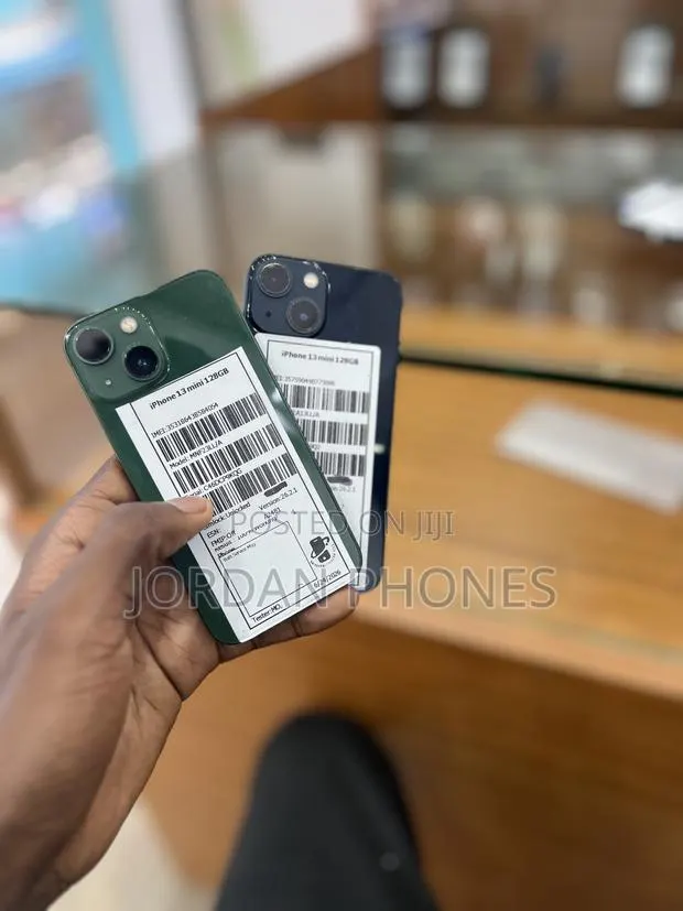 Apple iPhone 13 Mini 128 GB Green · Photo 1