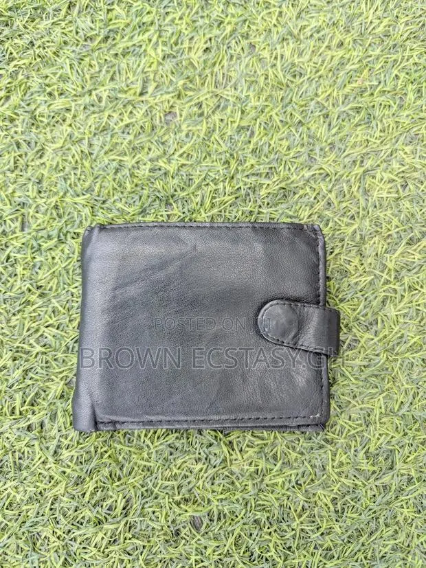 Home Used Wallet, Lots of Card Slots · Photo 1