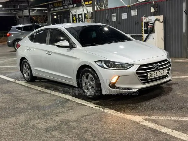 Hyundai Elantra SE Sedan FWD (1.8L 4cyl 6A) 2016 Silver · Photo 1