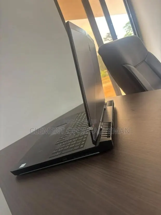 Laptop Alienware M17 R4 16GB Intel Core i7 HDD 1T · Photo 1