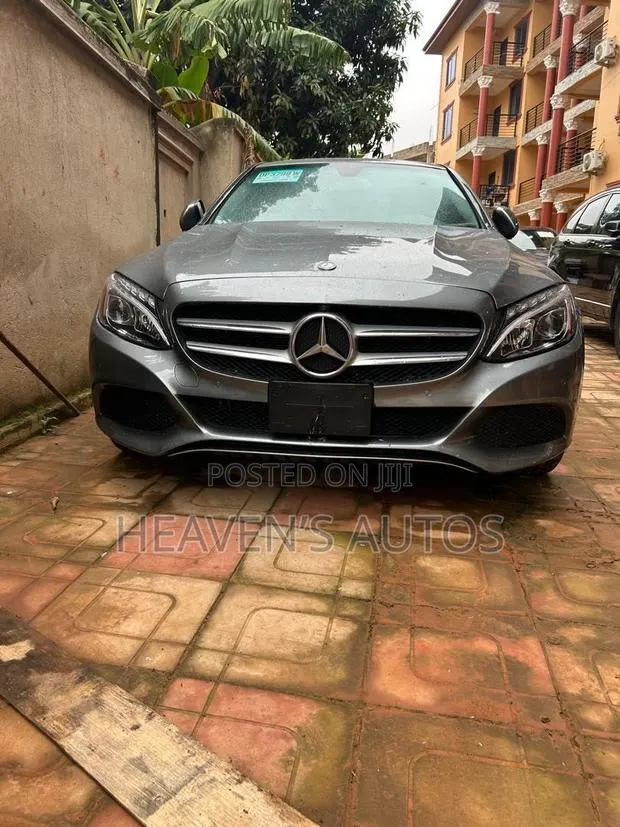Mercedes-Benz C300 2018 Gray · Photo 1