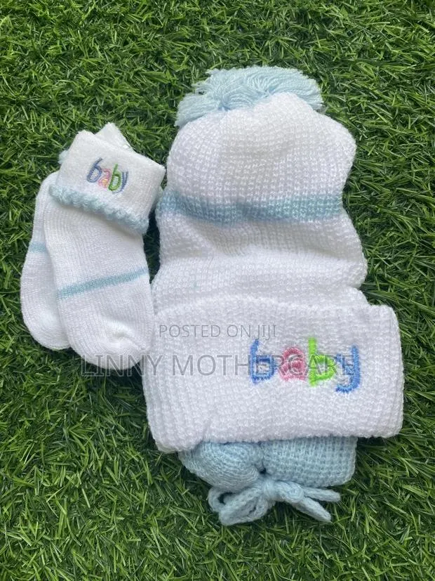 Baby Hat, Mitten Socks Set · Photo 4