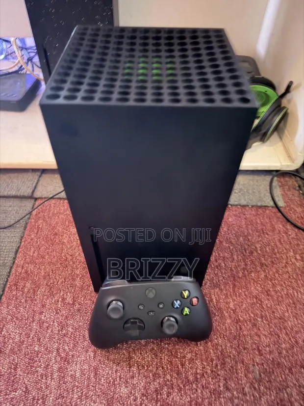 Xbox Series X With Games of Your Choice · Photo 1