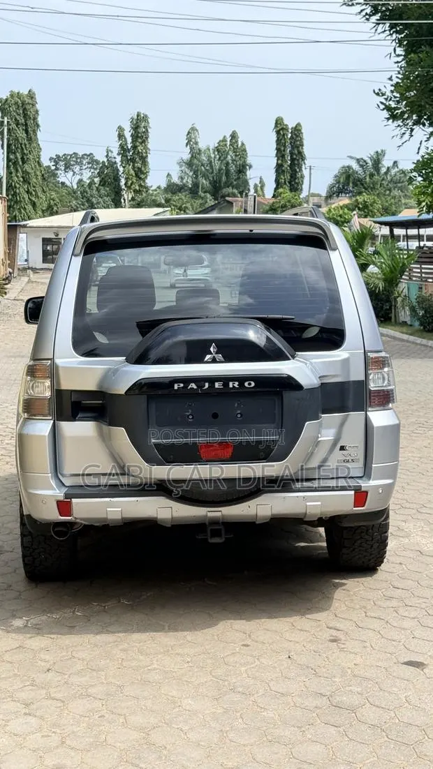 Mitsubishi Pajero 2017 Gray · Photo 1