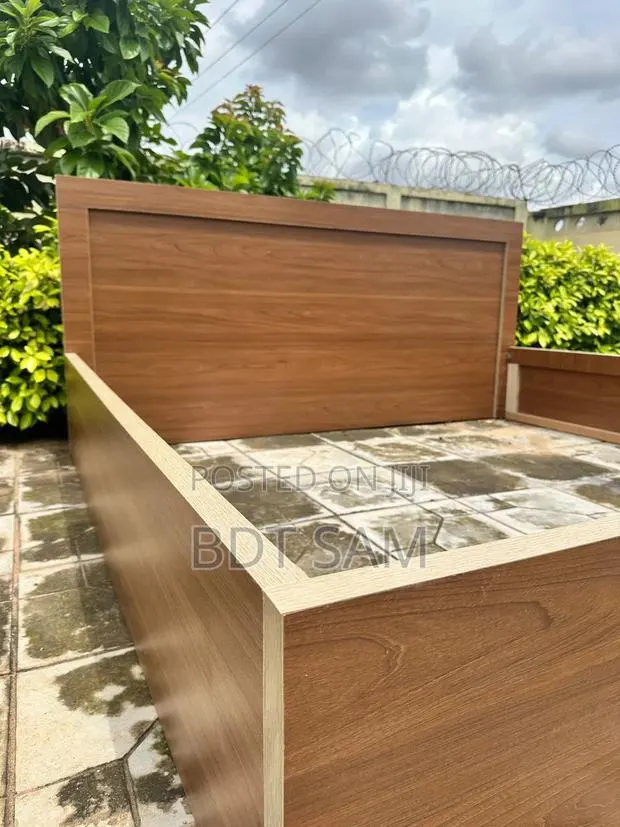 #0032 Queen Size Bedframe Made With Laminated Board · Photo 1
