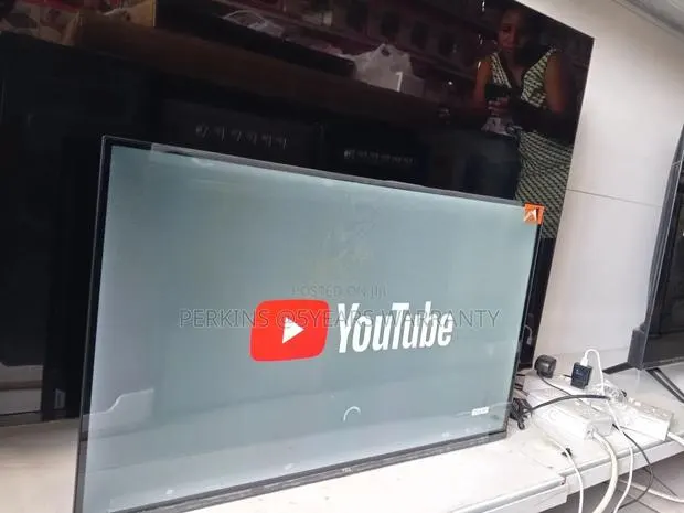 TCL 32 Multi-Device Connectivity Smart Tv · Photo 1