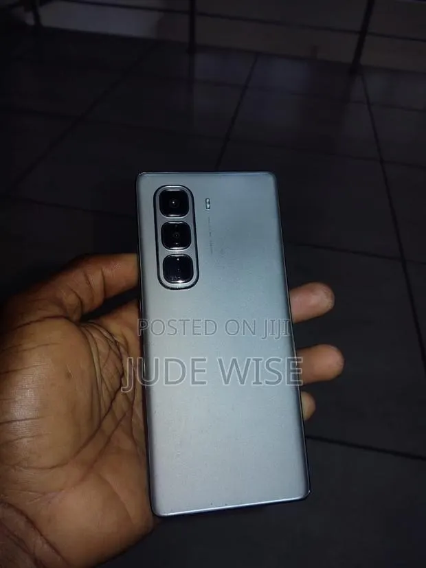 Infinix Hot 50 Pro+ 4G 256 GB Silver · Photo 1