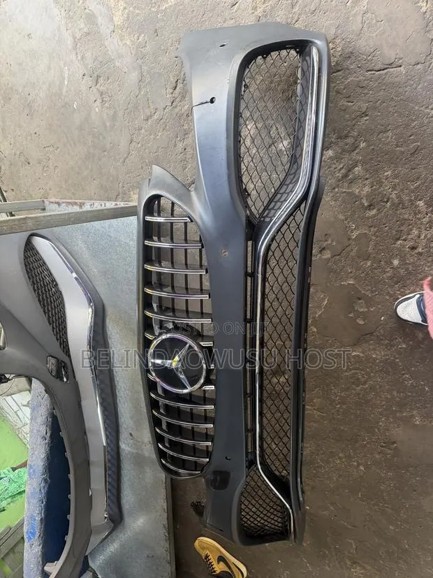 C 300 Spec Front Bumper · Photo 1