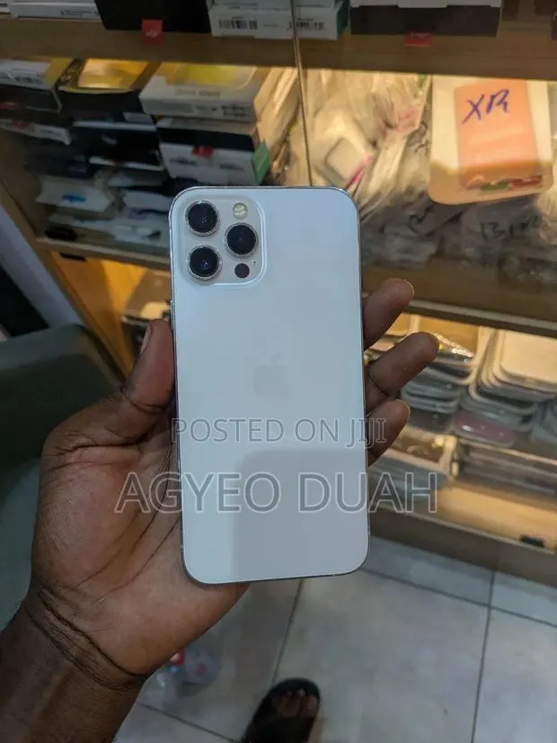 Apple iPhone 12 Pro Max 256 GB White · Photo 1