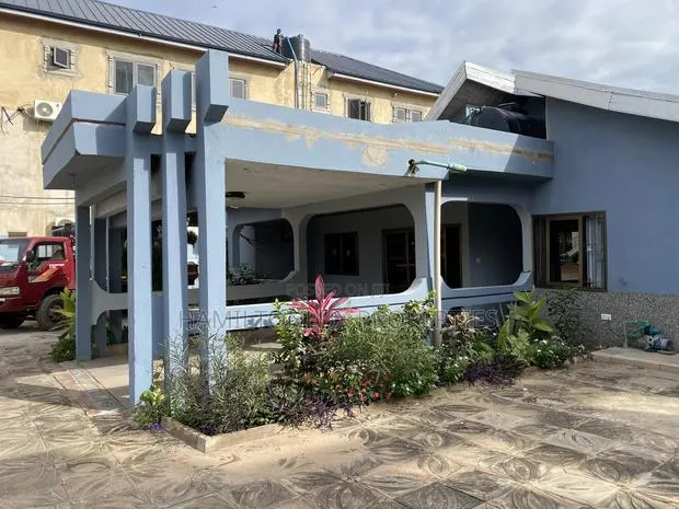 5bdrm House in School Junction, Ashaley Botwe for rent · Photo 1