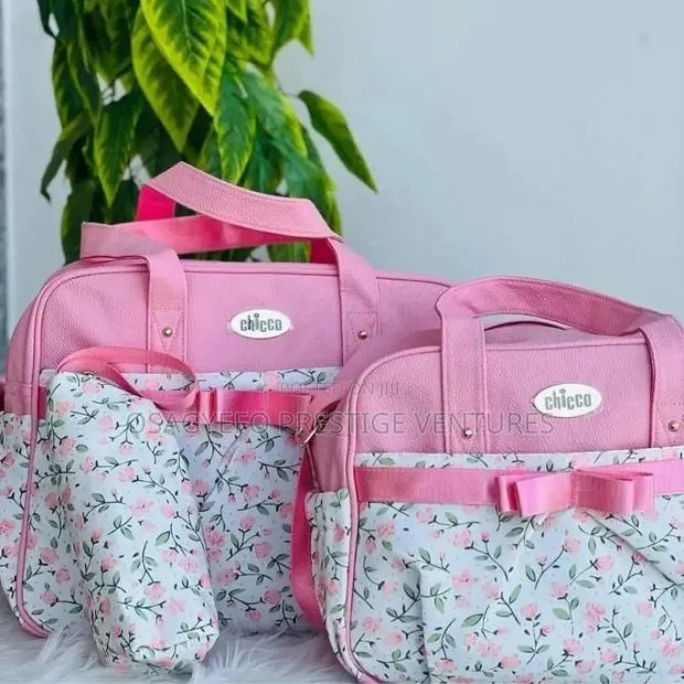 Chicco Luxury 3-Piece Baby Diaper Bag Set · Photo 1