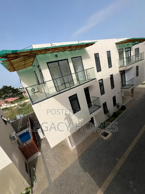 4bdrm Townhouse / Terrace in Adjiringanor, Ability for rent · Photo 1