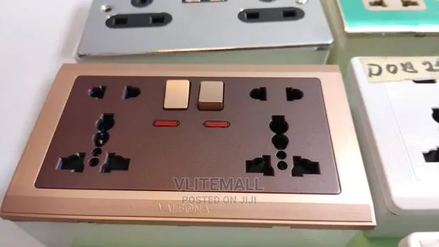 Valbona Double Multi Socket With Light 10 Pin · Photo 1