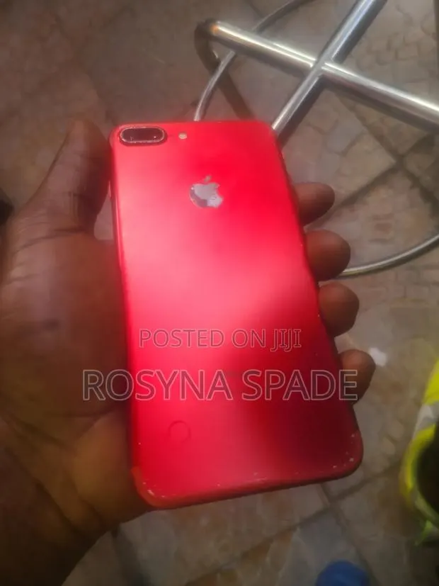 Apple iPhone 7 Plus 128 GB Red · Photo 1