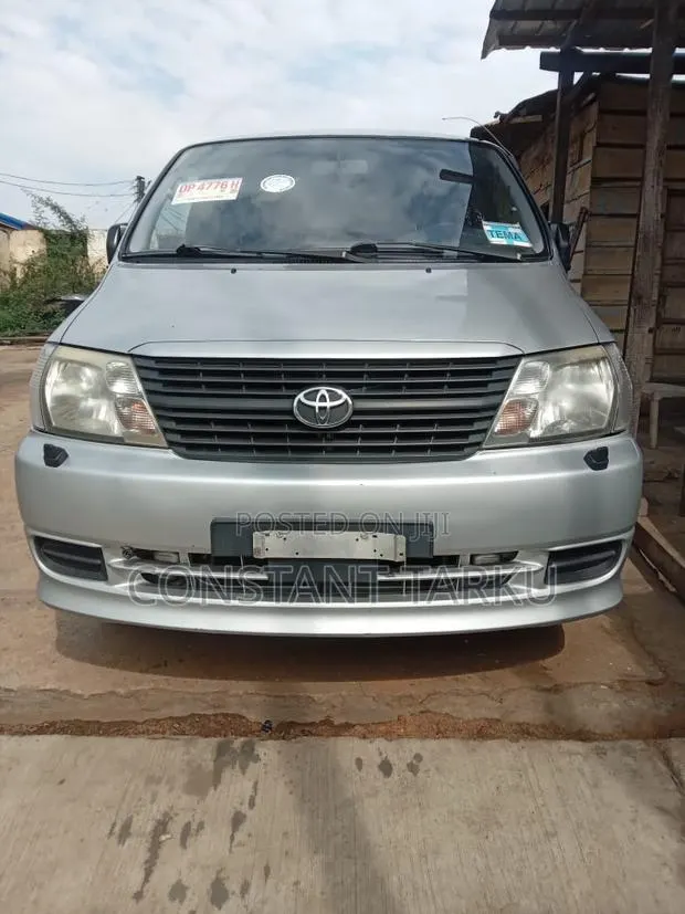 Toyota HiAce 2010 Grey · Photo 1