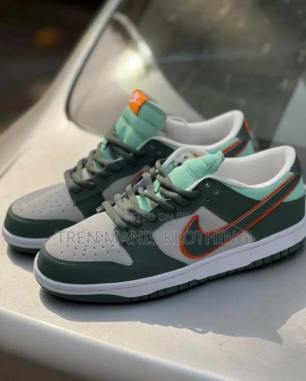 Nike SB Dunk Low · Photo 1