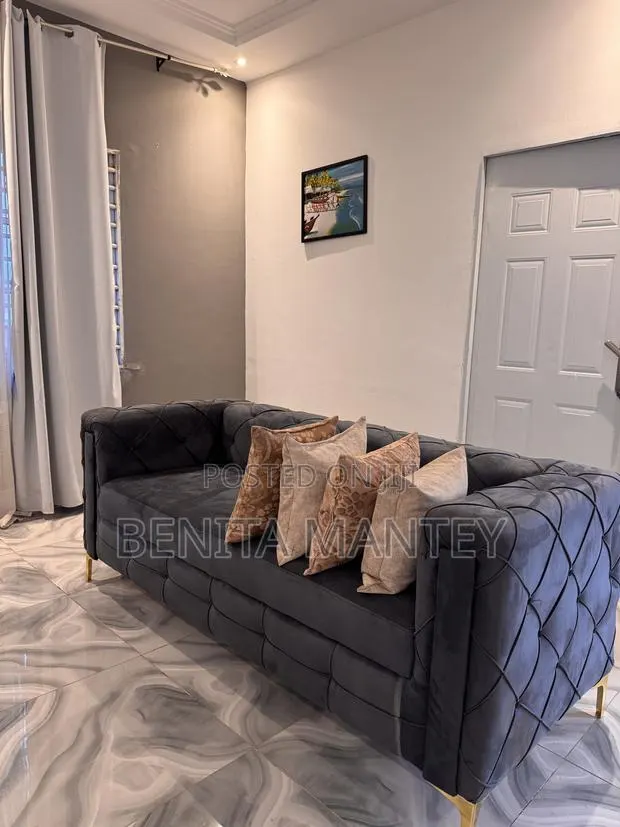 3-Seater Grey Sofa · Photo 1