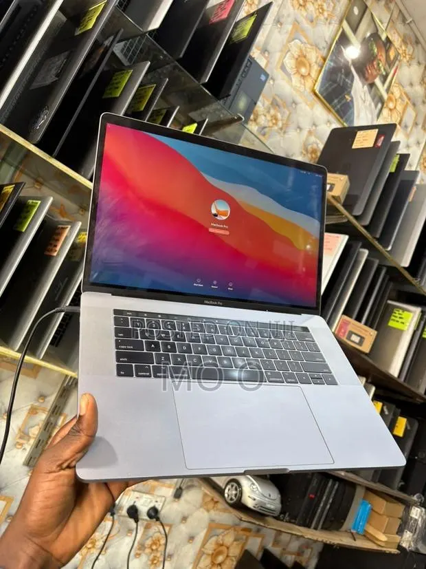 Laptop Apple MacBook Pro 2017 16GB Intel Core i7 SSD 512GB · Photo 1