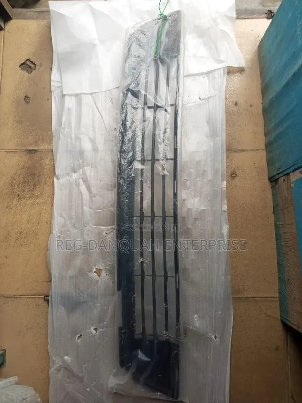 Toyota Corolla 2011-2013 Down Grille · Photo 1