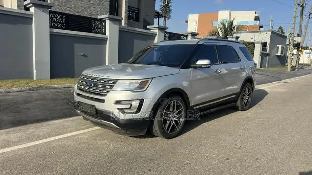 Ford Explorer Limited 4dr SUV AWD (3.5L 6cyl 6A) 2016 Silver · Photo 1