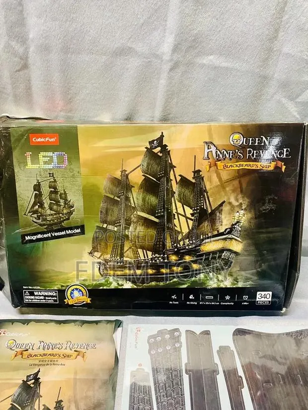 LED Queen Anne’s Revenge Blackbeards Pirate Ship Cubic 3D Puzzle · Photo 1