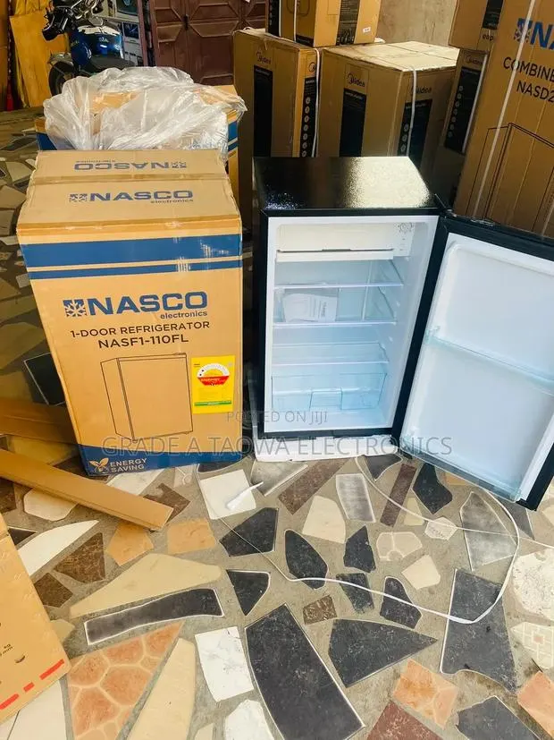 Single-Door 92Litres Table Top Refrigerator · Photo 1